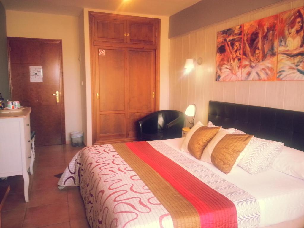 Postel nebo postele na pokoji v ubytování Hostal Don Peque Adult Recommended
