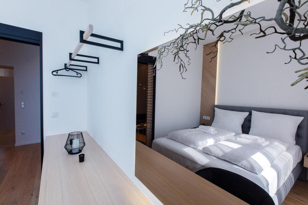 Zeus Design Apartments Unique #36 - One-Bedroom Apartment