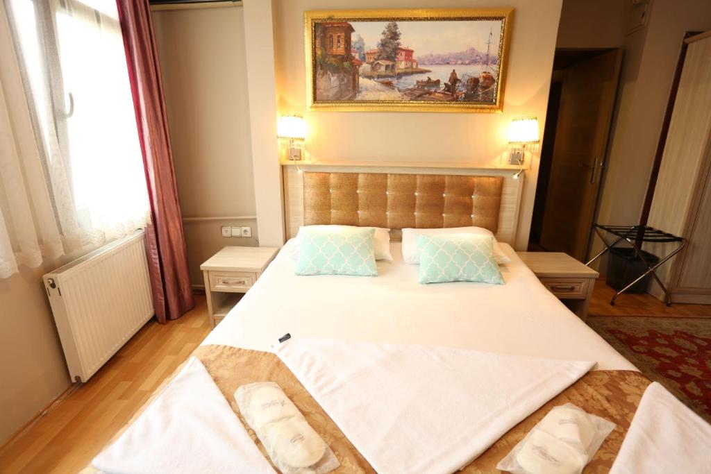 Postel nebo postele na pokoji v ubytování Tashkonak Studio Suites