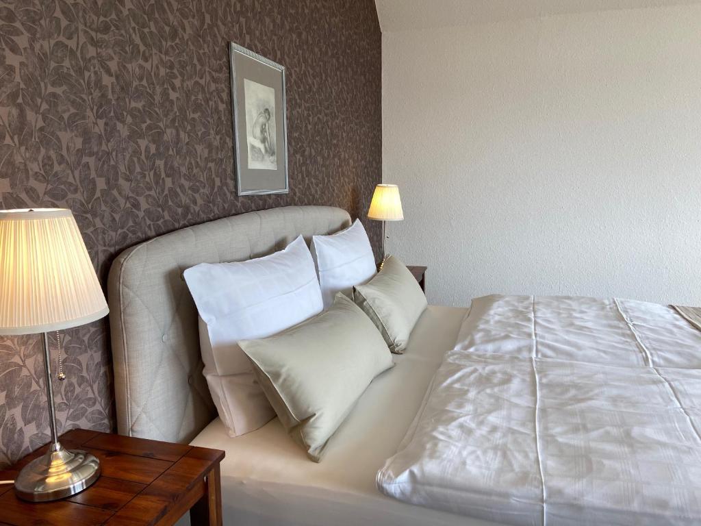 Postel nebo postele na pokoji v ubytování Hotel Spitze Warte