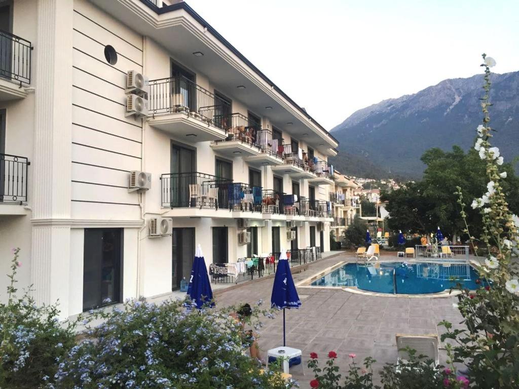 Nespecifikovaný výhled na hory nebo výhled na hory při pohledu z aparthotelu