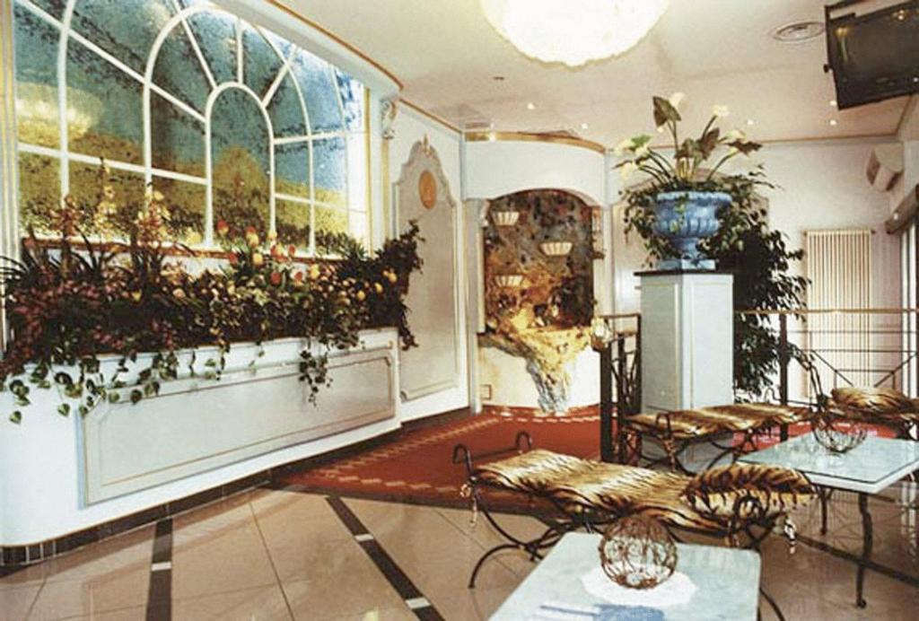 A kitchen or kitchenette at Hotel La Bussola