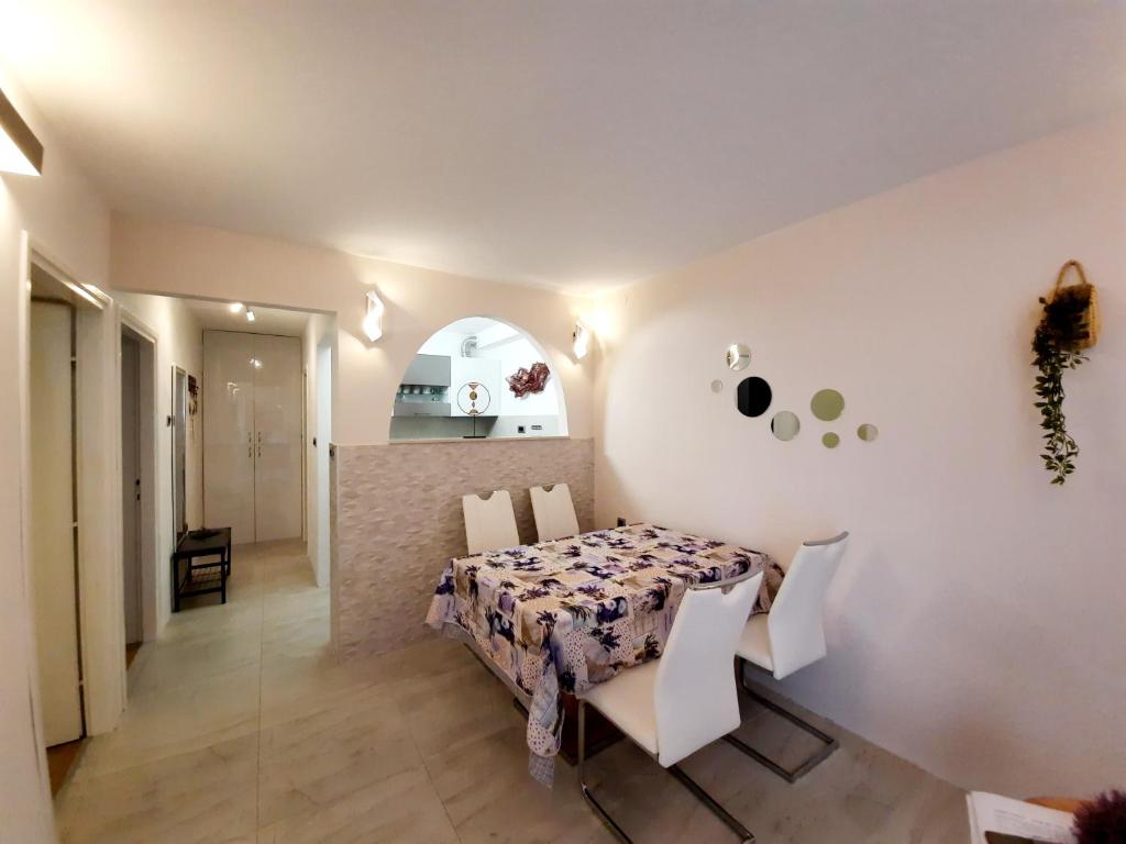 Fotografie z fotogalerie ubytování Split Symphony Garden: Modern, new Apartment (4+1), 5 min walk to ˝Firule˝ SAND BEACH, 12 min walk to CITY CENTER ve Splitu