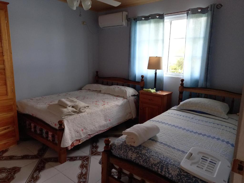 Postel nebo postele na pokoji v ubytování Urania House