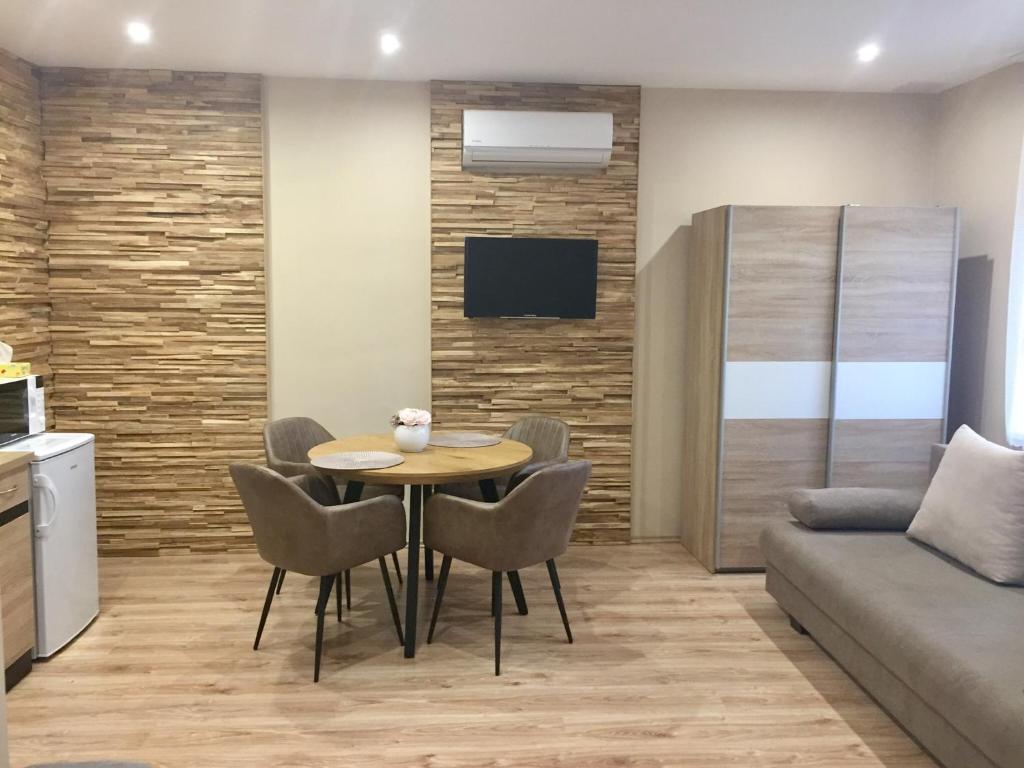 Family Apartmanház - Housity