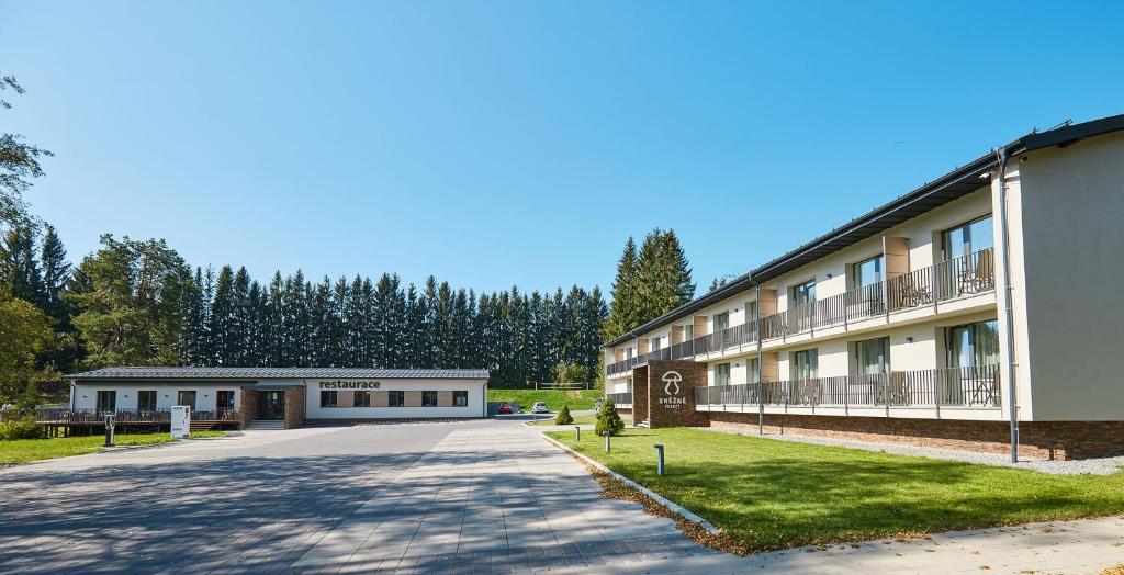 Budova, kde se aparthotel nachází