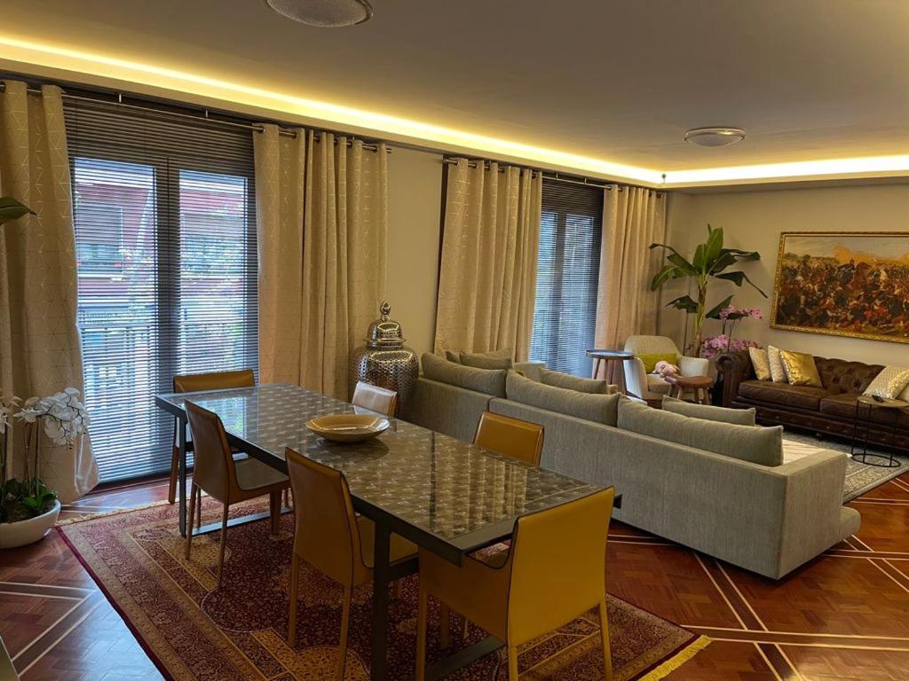 Posezení v ubytování LUXURY MADRID PLAZA DE ESPANA With Private Concierge Services