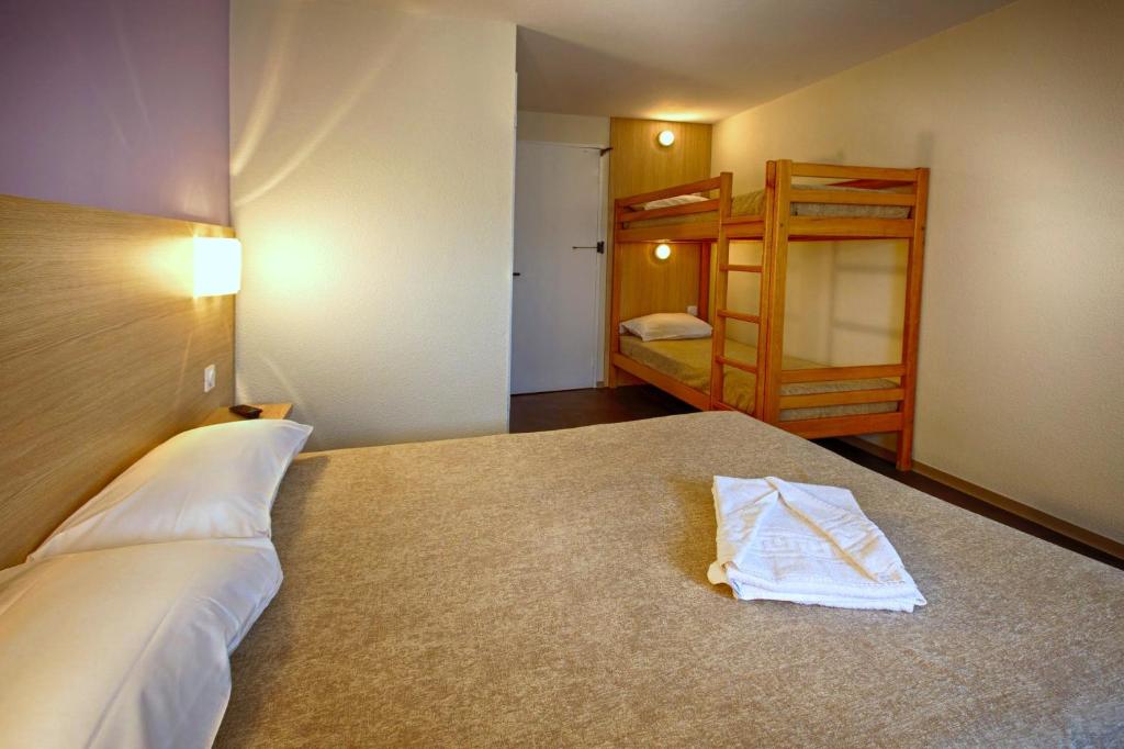 Hôtel Formules Club - Classic Quadruple Room