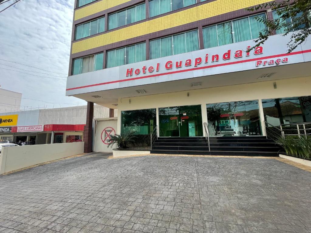 a building with a sign on the front of it at Hotel Guapindaia Praça in Rio Branco