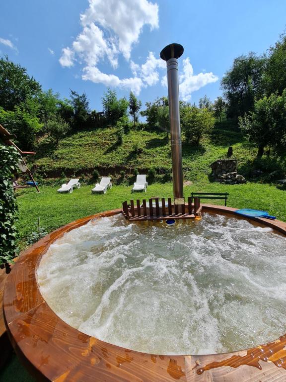 a small pool of water with a fountain at Casa Rei in Vidolm