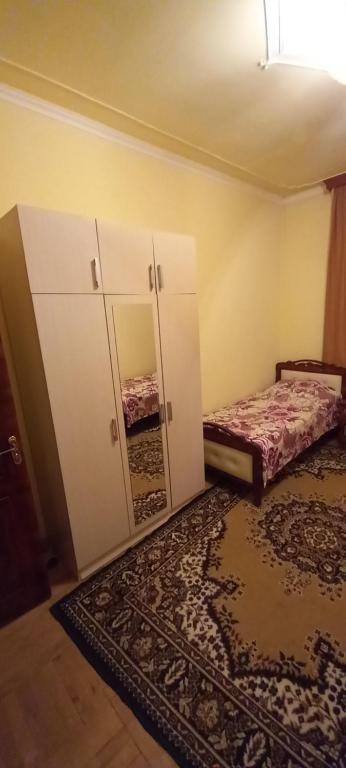 Postel nebo postele na pokoji v ubytování Serik & Geora Guesthouse