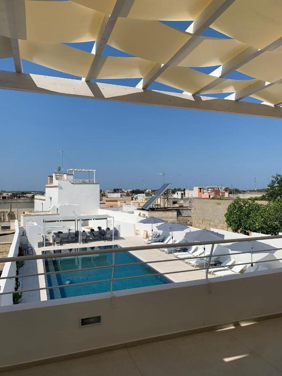 The swimming pool at or close to Appartamento Magnolia Deluxe