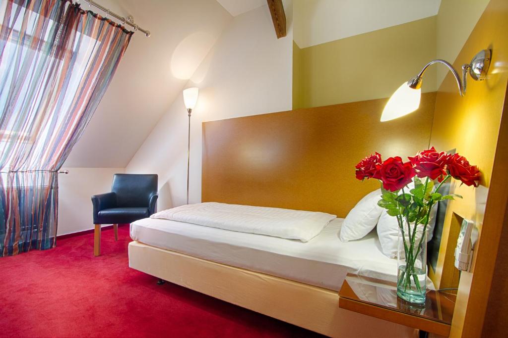 Postel nebo postele na pokoji v ubytování Theatrino Hotel