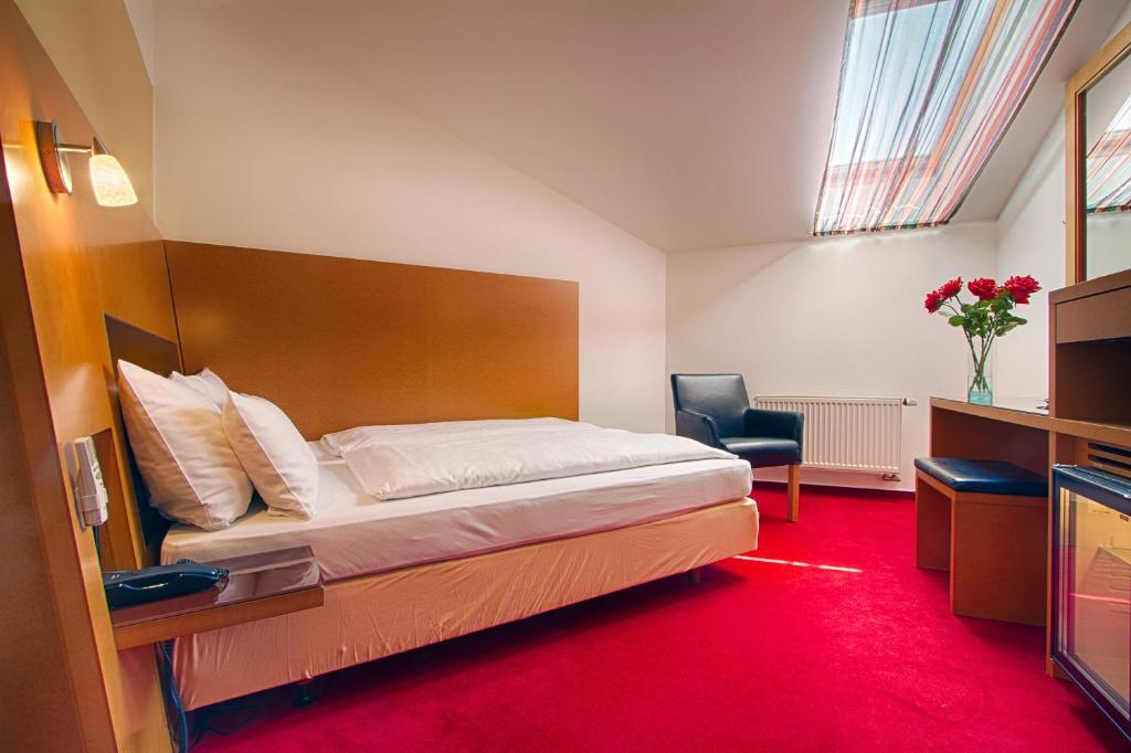 Postel nebo postele na pokoji v ubytování Theatrino Hotel