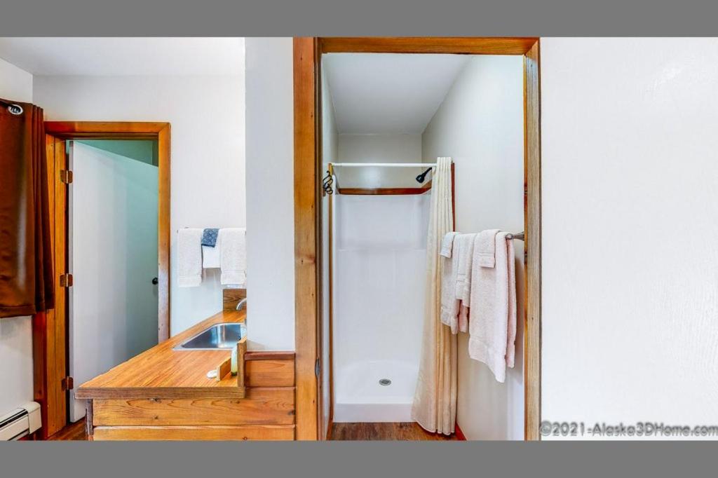 Fotografie z fotogalerie ubytování Backwoods Lodge v destinaci Cantwell