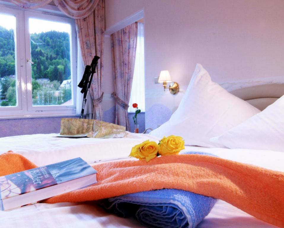 Postel nebo postele na pokoji v ubytování Hotel Weingärtner