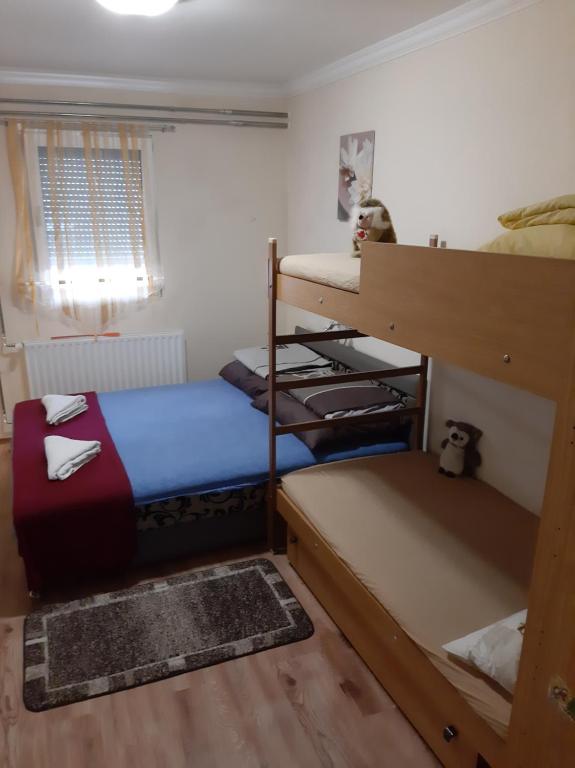 Postel nebo postele na pokoji v ubytování Váradi Apartman