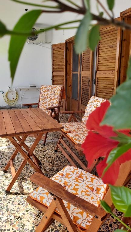 a room with a wooden table and chairs at ANNAS HOUSE 2b in Psakoudia