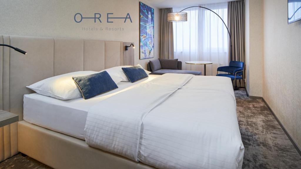 OREA Hotel Pyramida Praha客房内的一张或多张床位