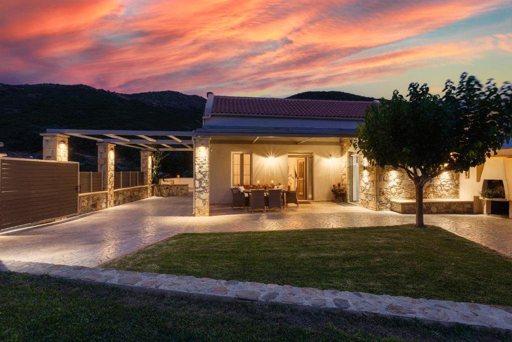 a house with a lawn in front of a sunset at Villa 4 DESTINA in Élos