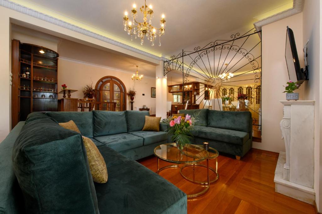 Grand Villa Roubana
