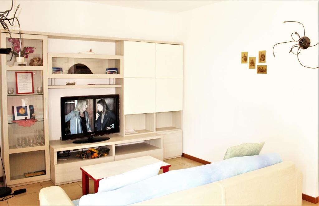 A television and/or entertainment centre at Appartemento Stella