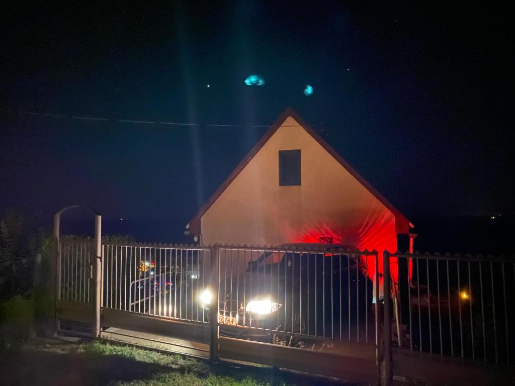 Budynek, w którym mieści się apartament