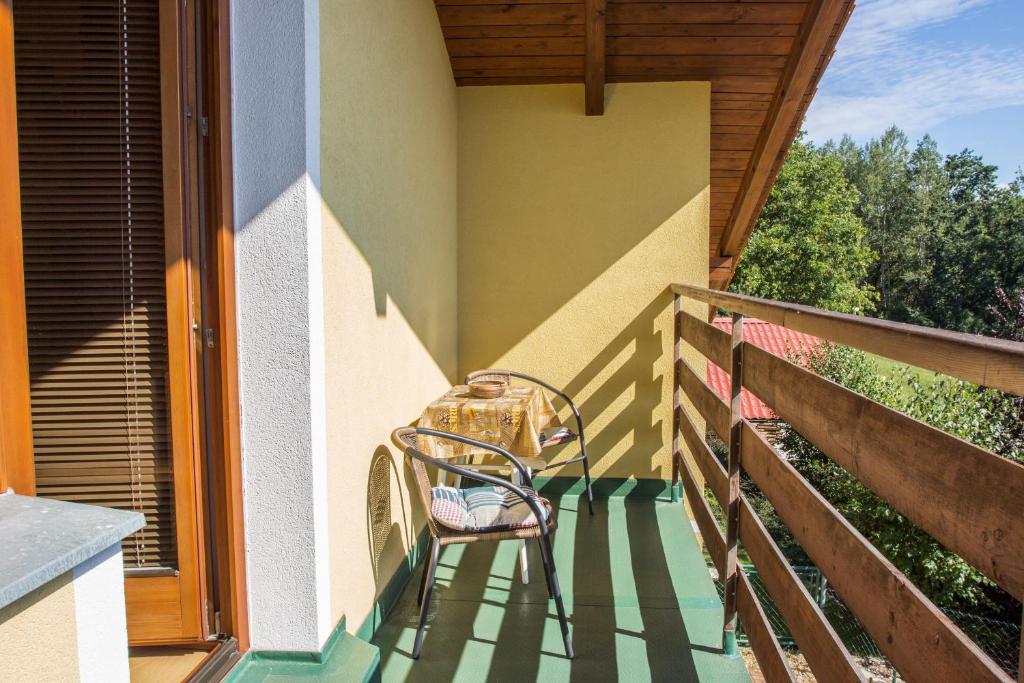 Balkón nebo terasa v ubytování Apartmány Pod Lesem