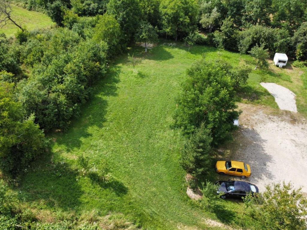 an overhead view of a yellow truck parked in a field at Camping Zamolxe in Sarmizegetusa