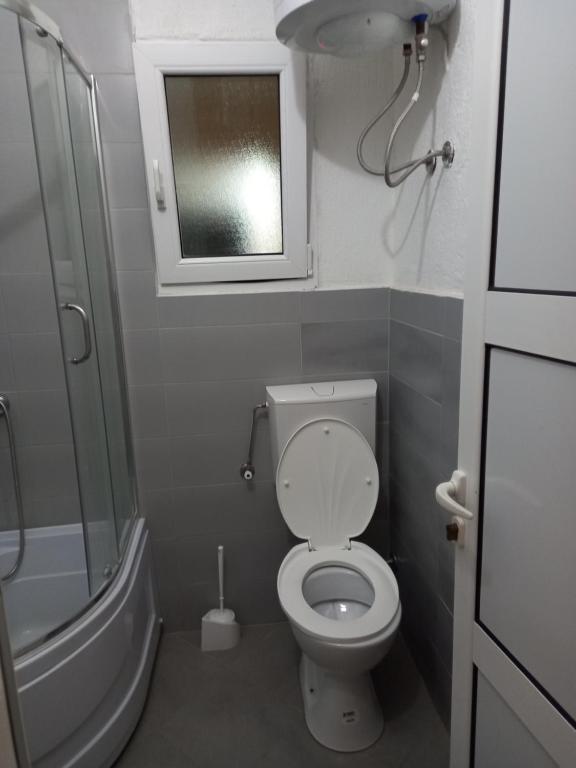 Koupelna v ubytování MD Apartmani Canj