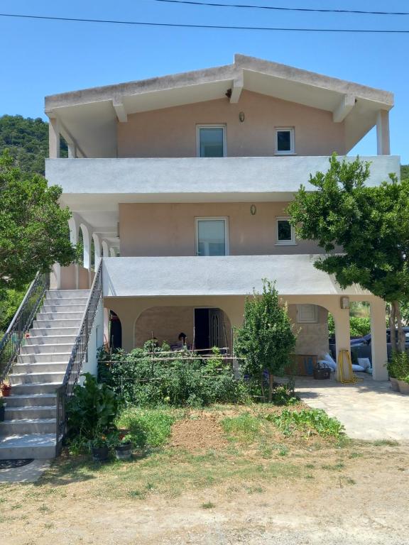 Budova, kde se apartmán nachází