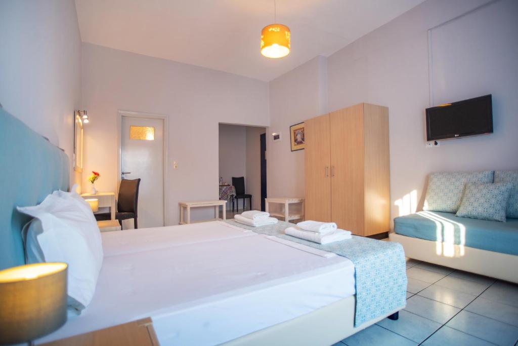 A bed or beds in a room at Christof Studios