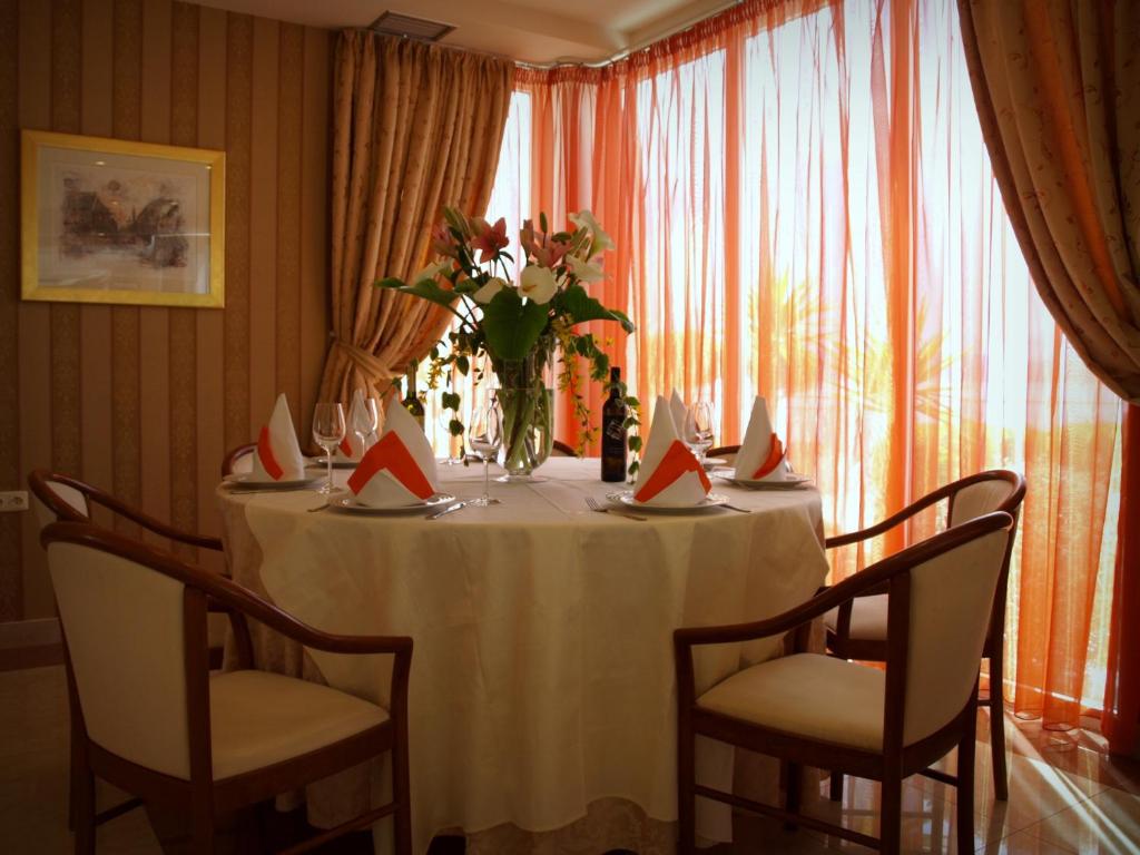 Foto sihtkohas Podstrana asuva majutusasutuse Hotel Neva galeriist