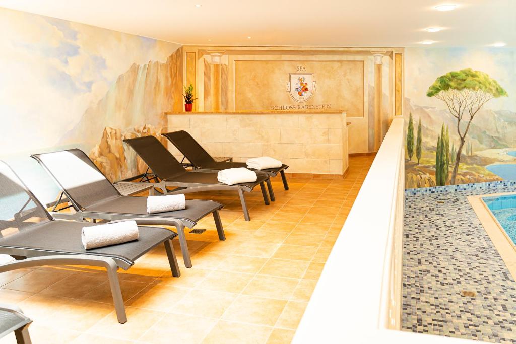 Bazén v ubytování Robenstein Aktivhotel & SPA nebo v jeho okolí