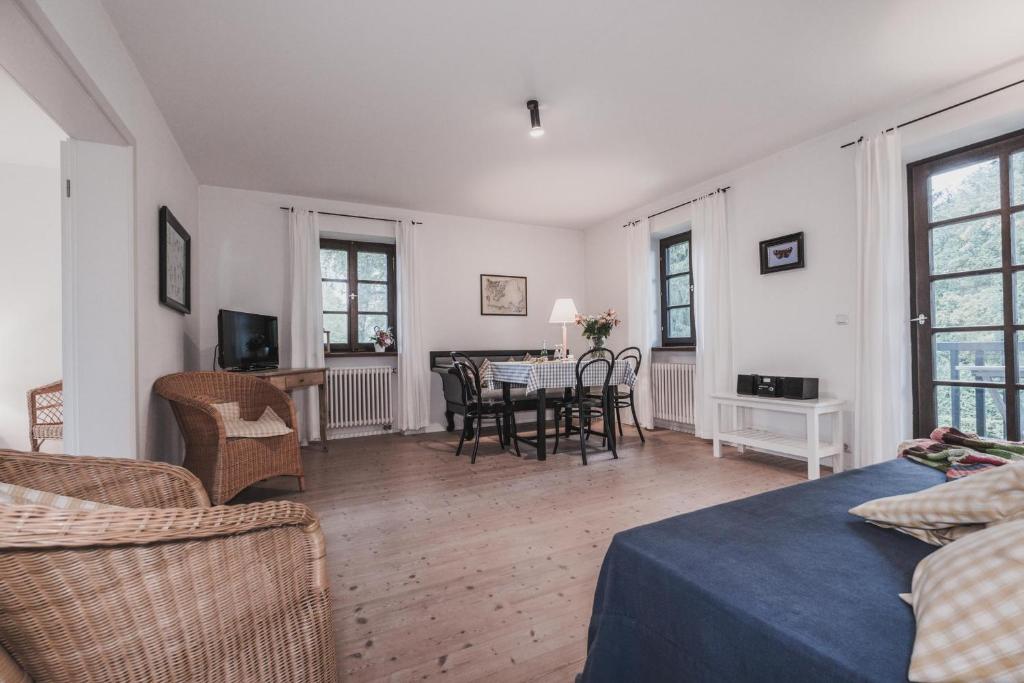 a living room with a table and chairs at Ferienwohnung Tausendfreund am Chiemsee in Breitbrunn am Chiemsee