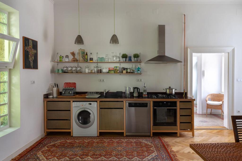 Kuchyňa alebo kuchynka v ubytovaní Bright & Spacious Loft With Basilica View
