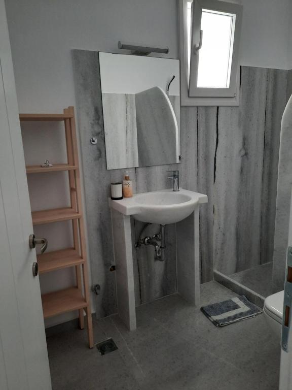 Kúpeľňa v ubytovaní Moschoula Studios