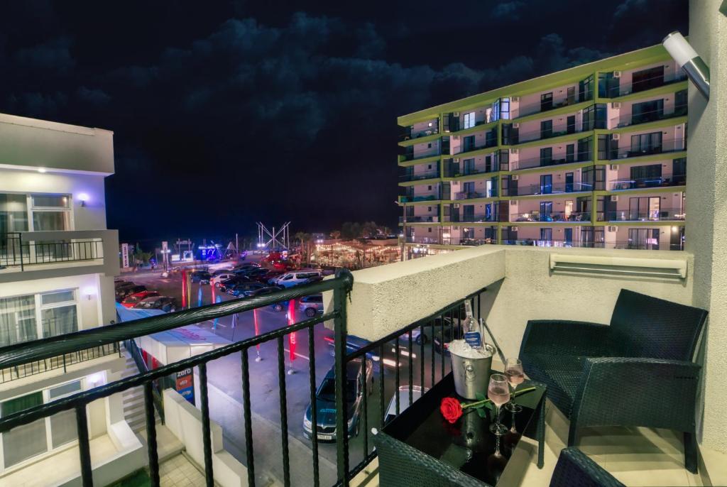 Balkón nebo terasa v ubytování Sammos Beach Resort