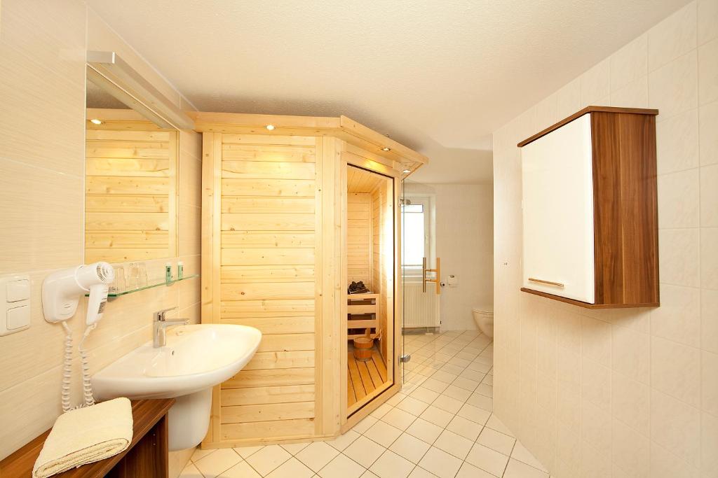 Koupelna v ubytování Ferienhotel Bernstein