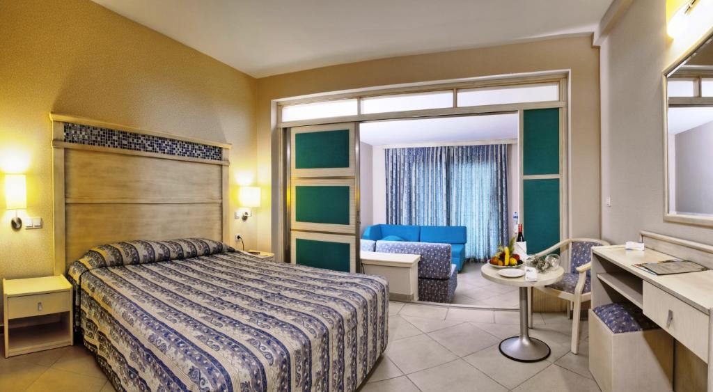 Ephesia Holiday Beach Club - Family Room With Land View