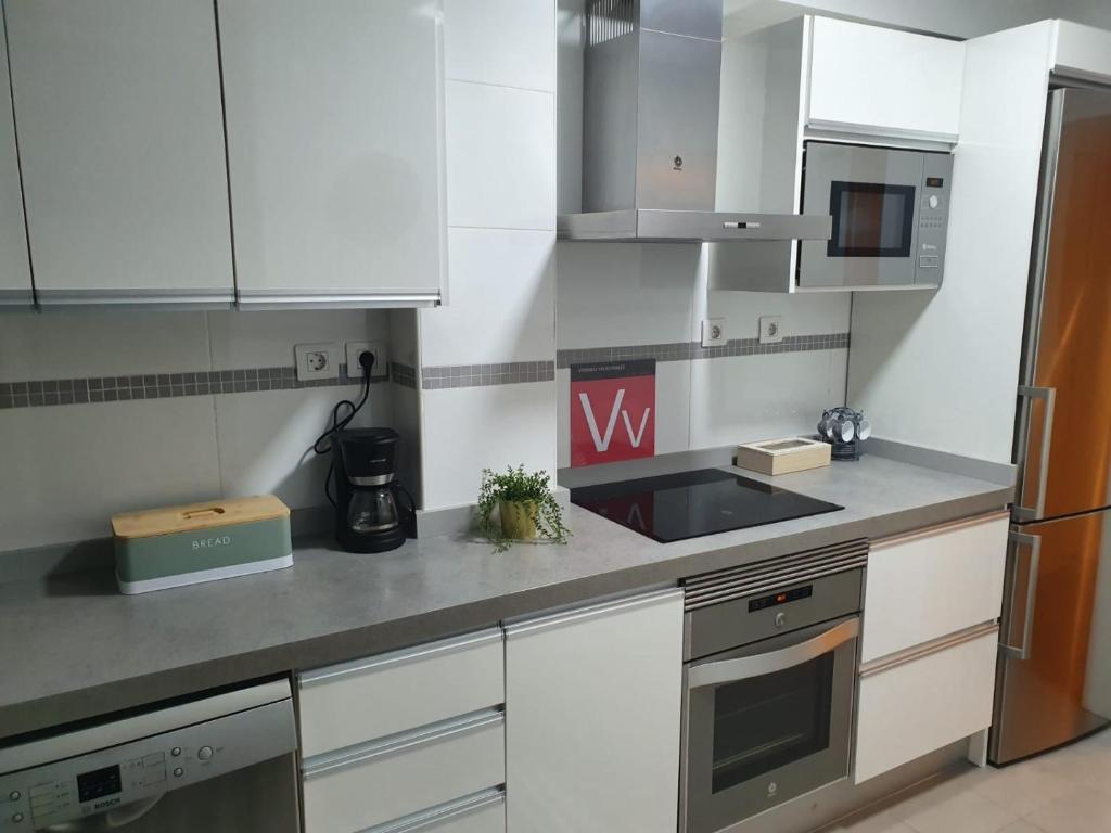 Kuchyň nebo kuchyňský kout v ubytování Casa ManPer playa, Alcaravaneras, 3 dormitorios