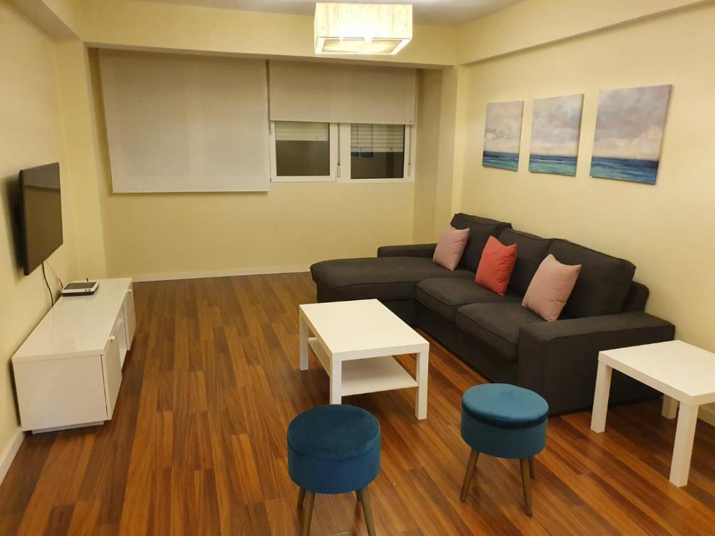 TV a/nebo společenská místnost v ubytování Casa ManPer playa, Alcaravaneras, 3 dormitorios