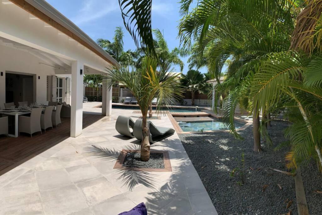 Bazén v ubytování Villa Manzana : neuve 4ch 4sdb 2 piscines - LUXE nebo v jeho okolí