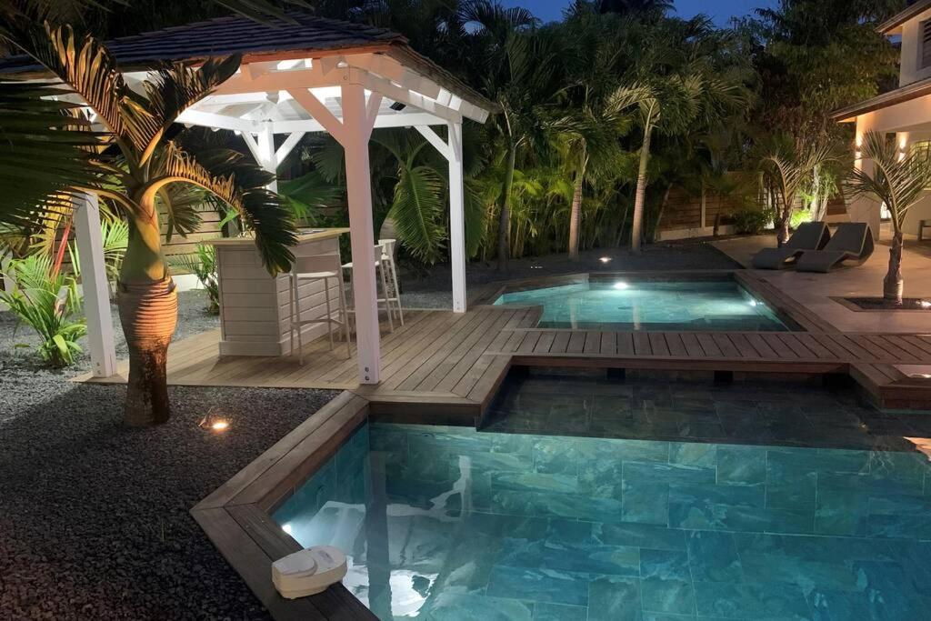 Bazén v ubytování Villa Manzana : neuve 4ch 4sdb 2 piscines - LUXE nebo v jeho okolí