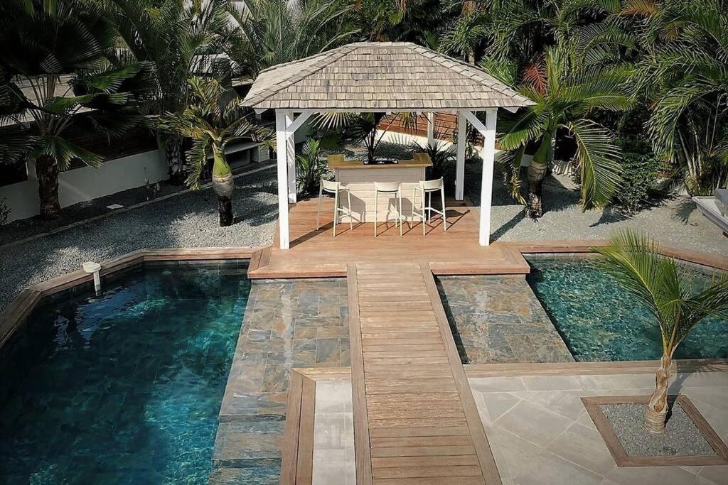 Bazén v ubytování Villa Manzana : neuve 4ch 4sdb 2 piscines - LUXE nebo v jeho okolí