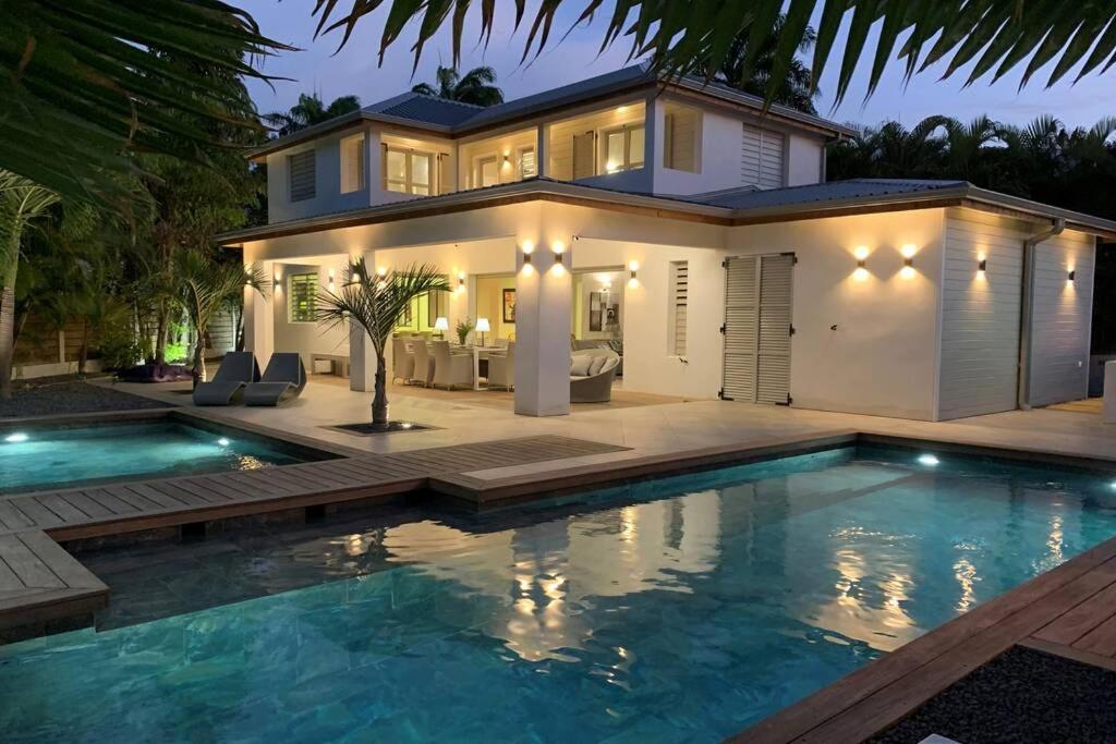 Bazén v ubytování Villa Manzana : neuve 4ch 4sdb 2 piscines - LUXE nebo v jeho okolí