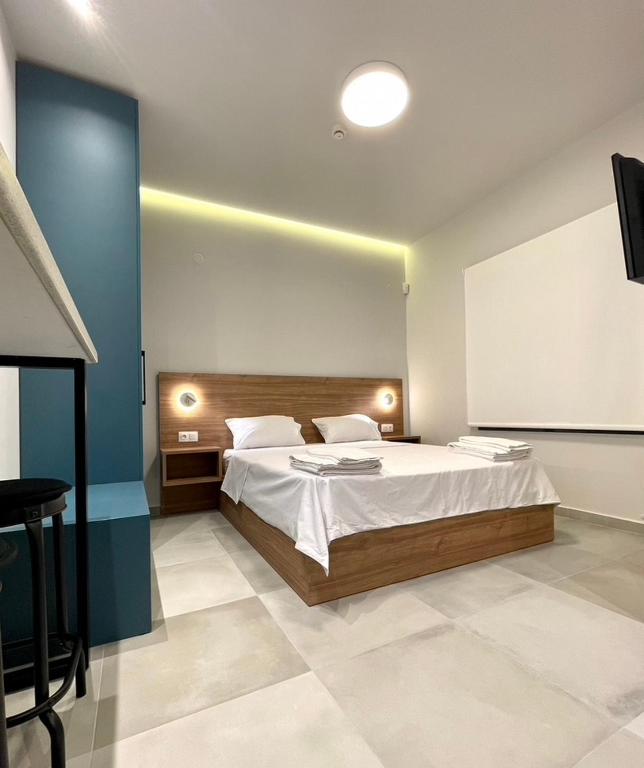 Agora LX Studios & Suites - Deluxe Queen Studio