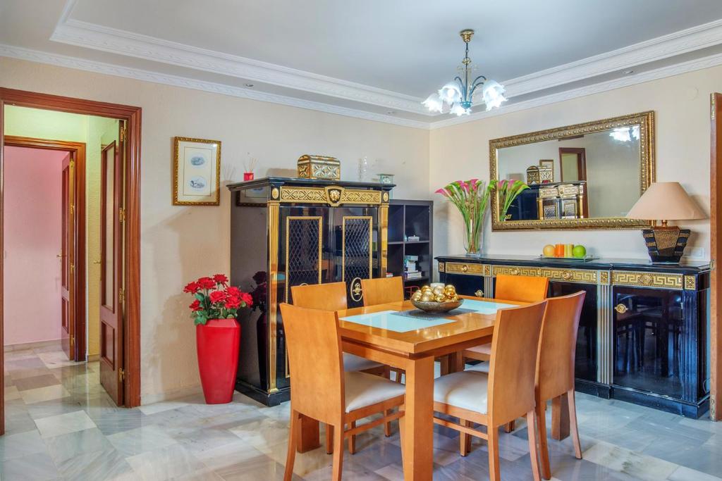 Kuchyňa alebo kuchynka v ubytovaní Elegant apartment in Marbella with sea and mountain view.