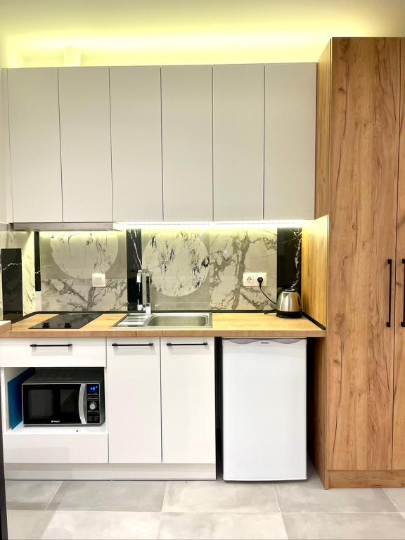 Agora LX Studios & Suites - 