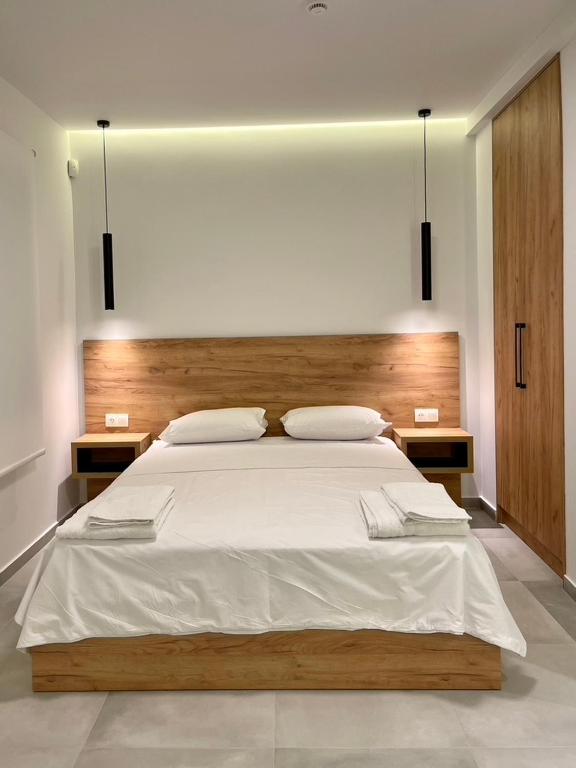 Agora LX Studios & Suites - 